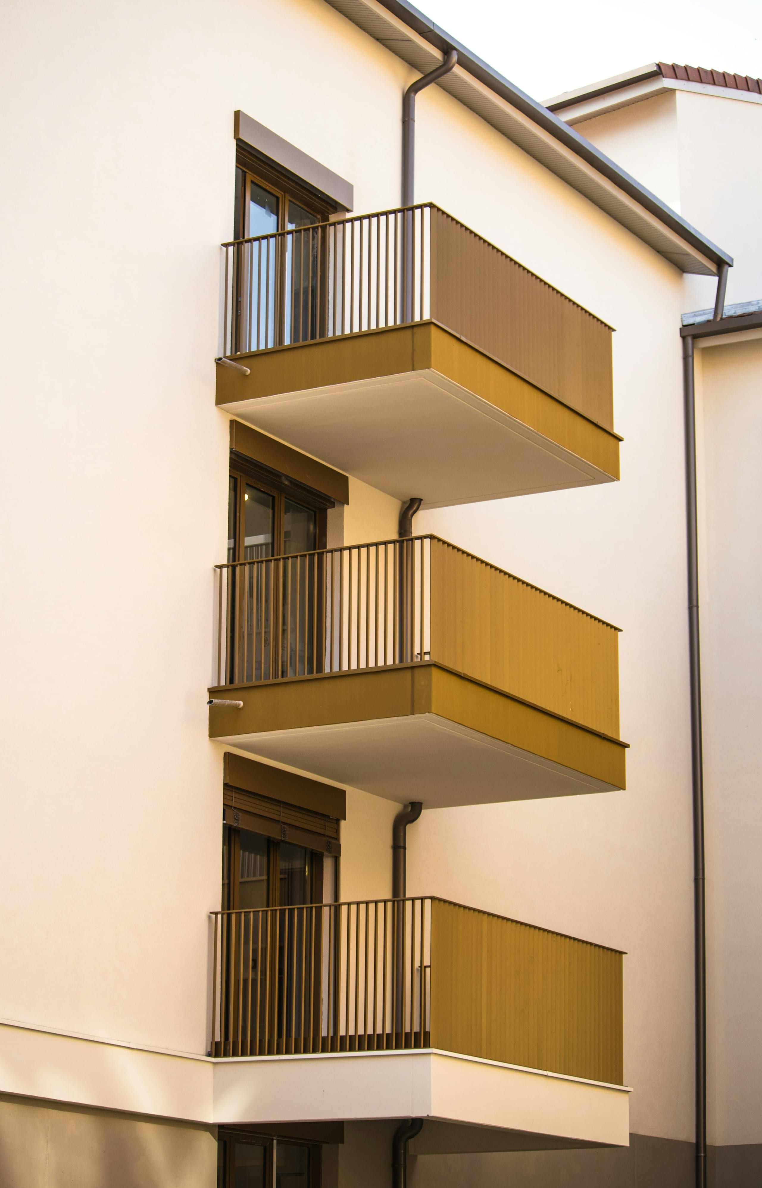 Balkone an einer bestehenden Wohnbaute
